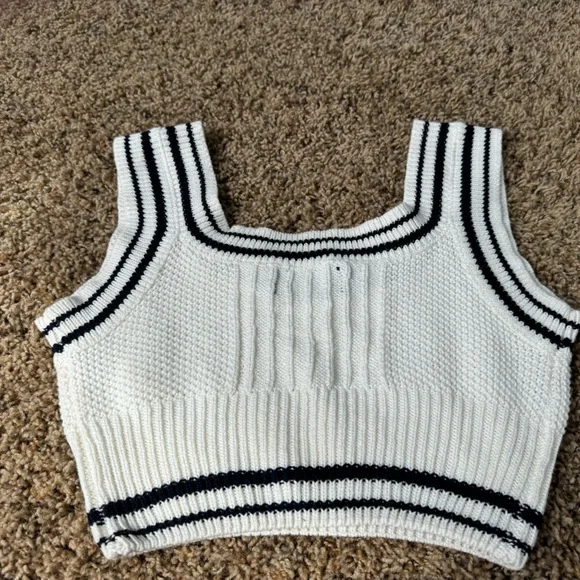 Women’s size small cropped sweater - Picture 3 of 5